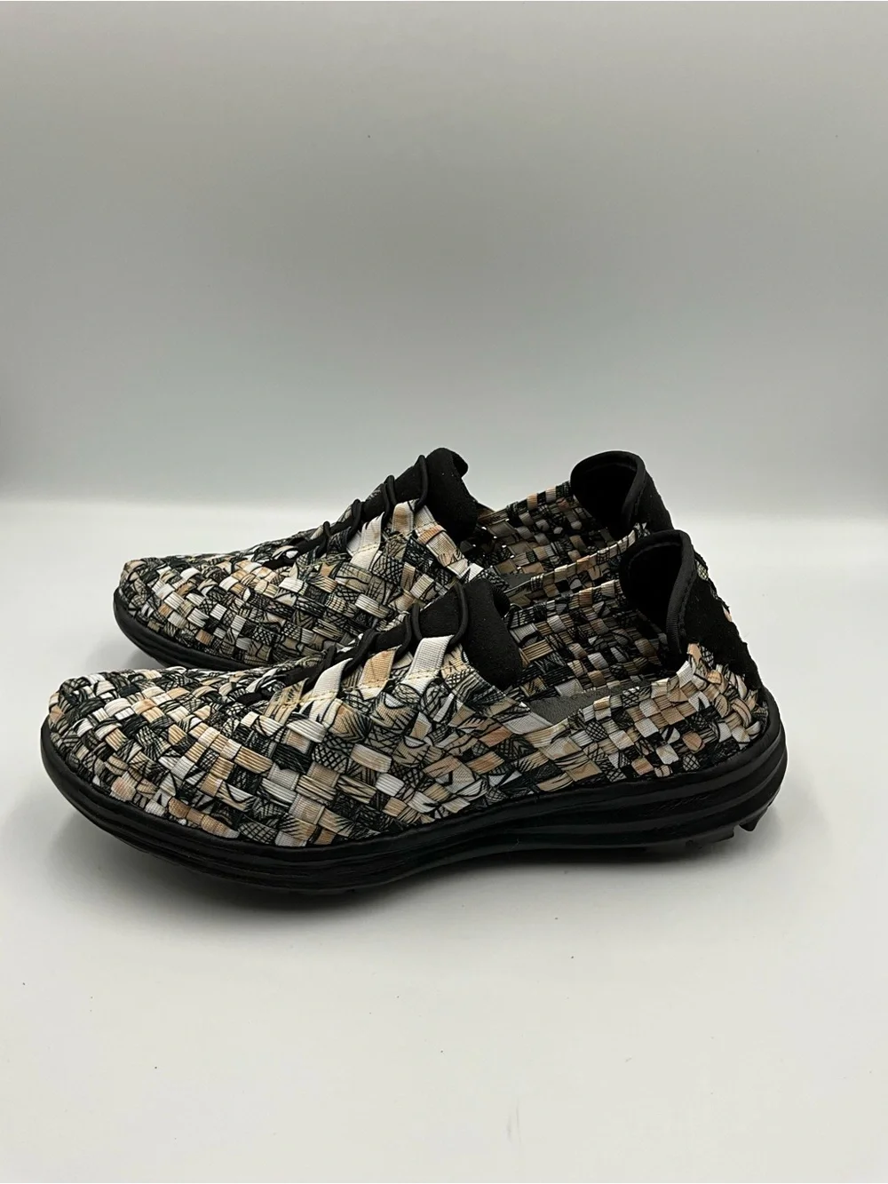 bernie mev. Sneakers Size 4 Black, White, Beige Woven Slip On Sneakers